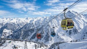 ഗുൽമാർഗ് കേബിൾ കാർ (Gulmarg cable car) സാങ്കേതിക തകരാറിലായി: കശ്മീരിൽ കുടുങ്ങിയ നൂറുകണക്കിന് വിനോദസഞ്ചാരികളെ രക്ഷപെടുത്തി