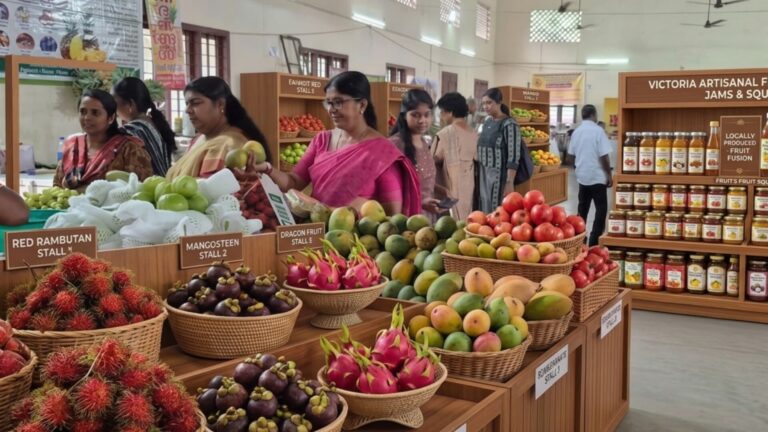 Visitors exploring fruit stalls at Samrudhi Fruit Fest 2026, showcasing Kerala’s hidden fruit revolution